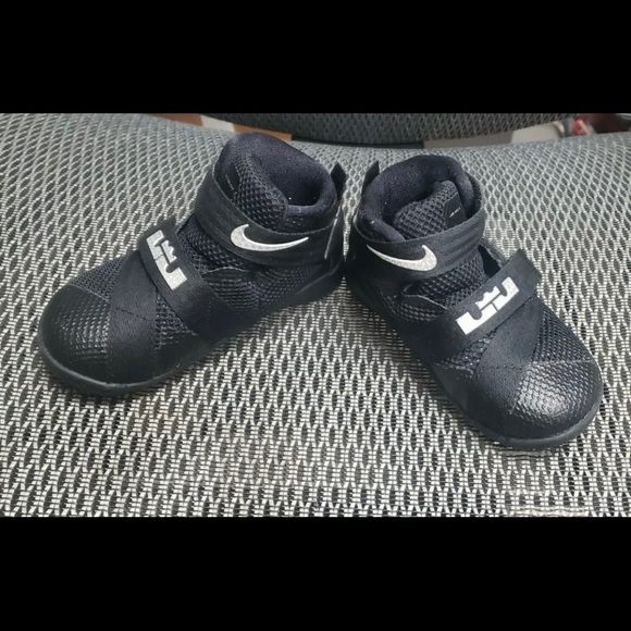 5t Nike Lebron Soldier excellent, like new condition. Warn once. - Picture 3 of 4